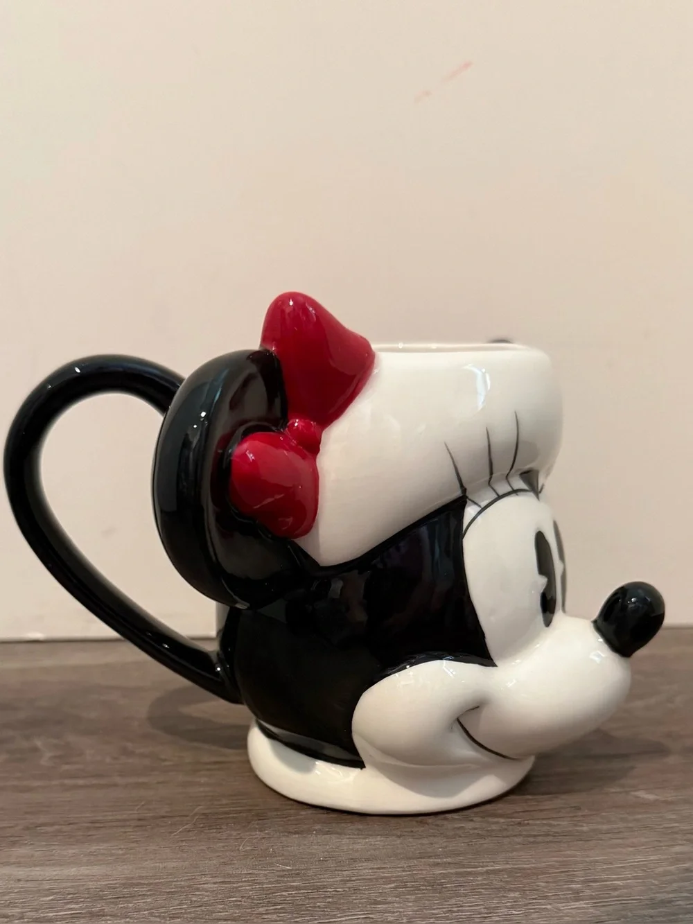 Minnie Mouse with Santa Hat Ceramic Mug- NWT